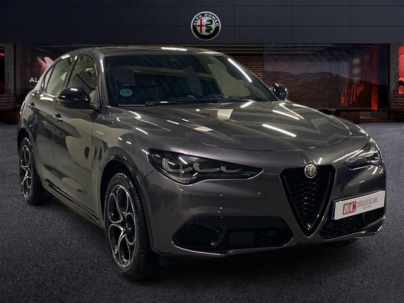 Usado Alfa Romeo Stelvio Veloce 210 CV (154 kW) 2023 Gris / plata SUV