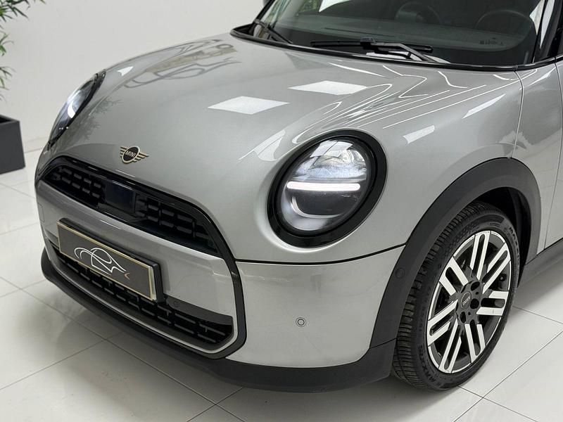 Usado Mini Cooper Classic 114 kW (156 CV) 2025 Gris Utilitario