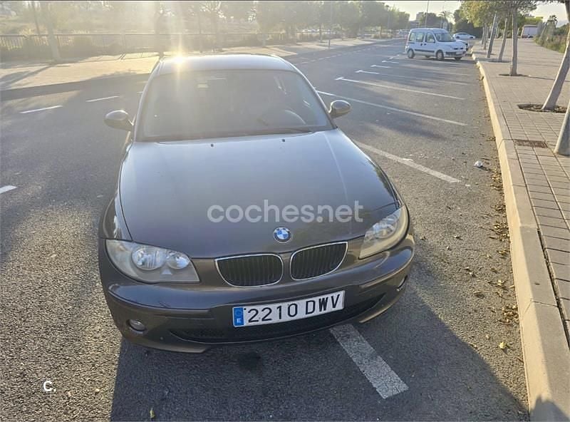 Usado BMW 118 122 CV (89 kW) 2005 Gris / plata Utilitario