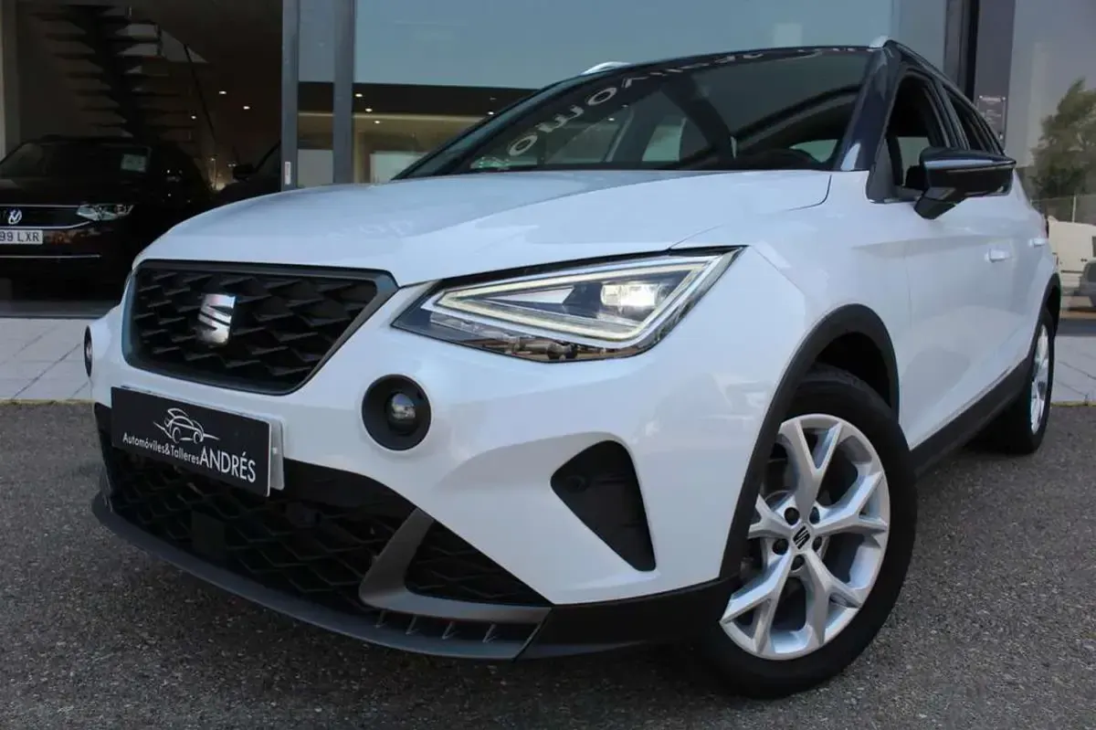 Usado Seat Arona FR 115 CV (84 kW) 2025 Blanco SUV