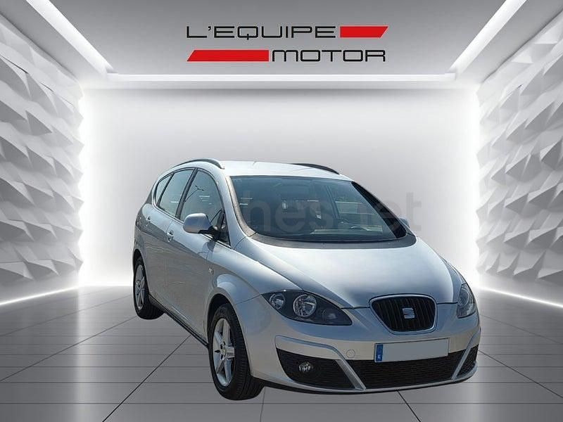 Usado Seat Altea XL Reference 105 CV (77 kW) 2013 Gris / plata Monovolumen