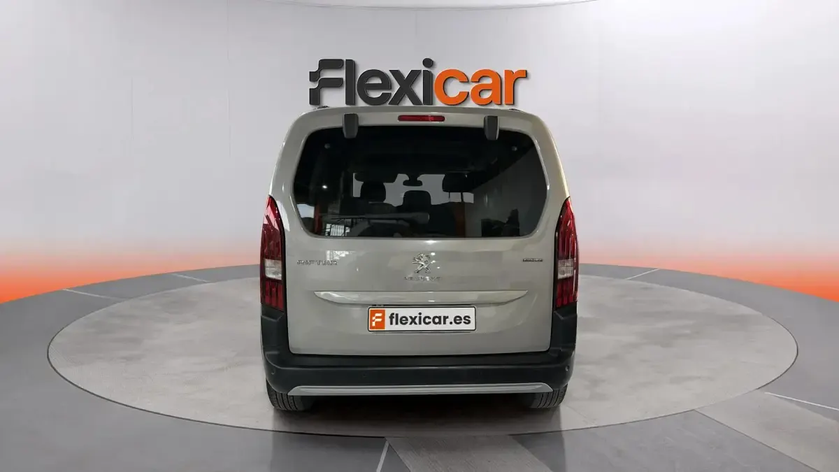 Usado Peugeot Rifter GT-line 131 CV (96 kW) 2020 Beige Monovolumen
