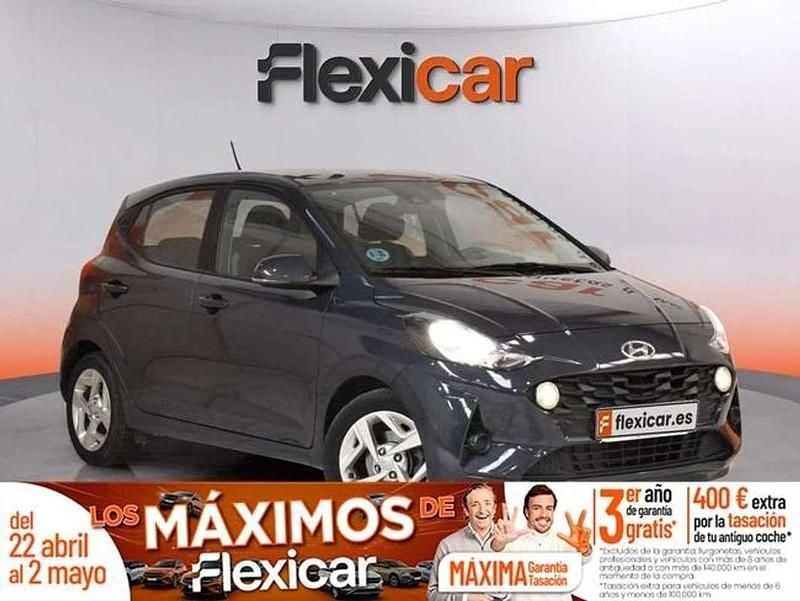Usado Hyundai i10 67 CV (49 kW) 2022 Gris Utilitario