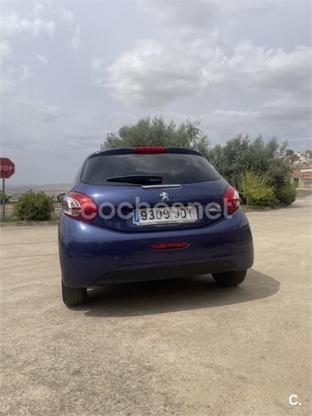 Usado Peugeot 208 Style 92 CV (67 kW) 2015 Azul Utilitario