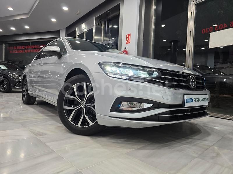 Gris / plata Usado 2020 VW Passat Executive Berlina | 18.390 € (Un poco caro) - Imagen 1/4