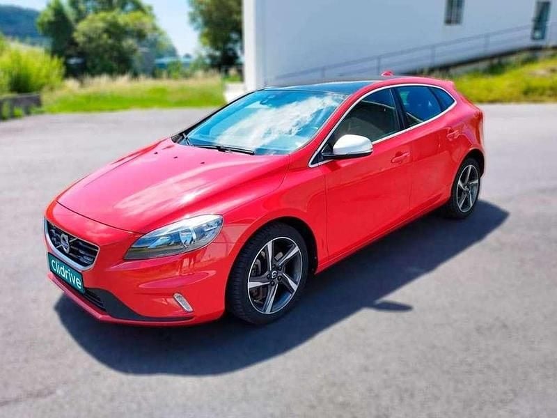 Usado Volvo V40 R-Design Momentum 120 CV (88 kW) 2014 Rojo Familiar