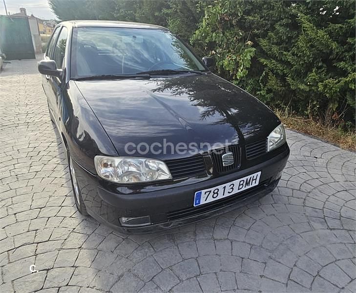 Negro Usado 2001 Seat Ibiza Sport Berlina | 1500 € - Imagen 1/4