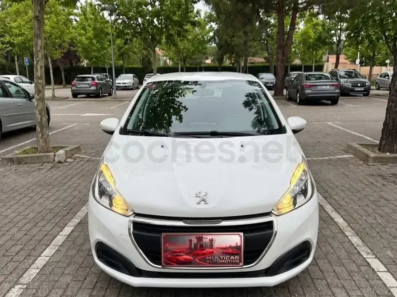 Usado Peugeot 208 Active 82 CV (60 kW) 2019 Blanco Utilitario