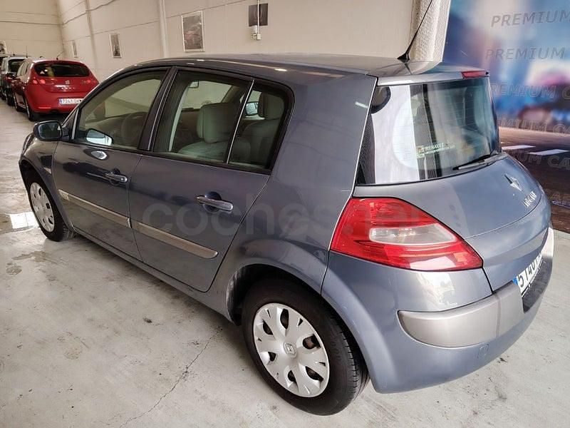 Usado Renault Mégane II Dynamique 105 CV (77 kW) 2007 Azul Berlina