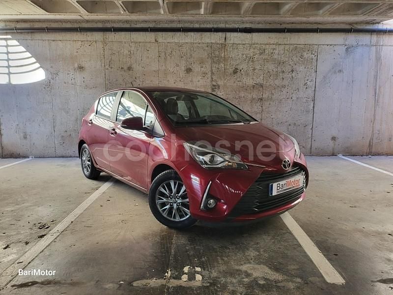 Violeta / lila Usado 2018 Toyota Yaris Active Berlina | 13.680 € (Precio justo) - Imagen 1/4