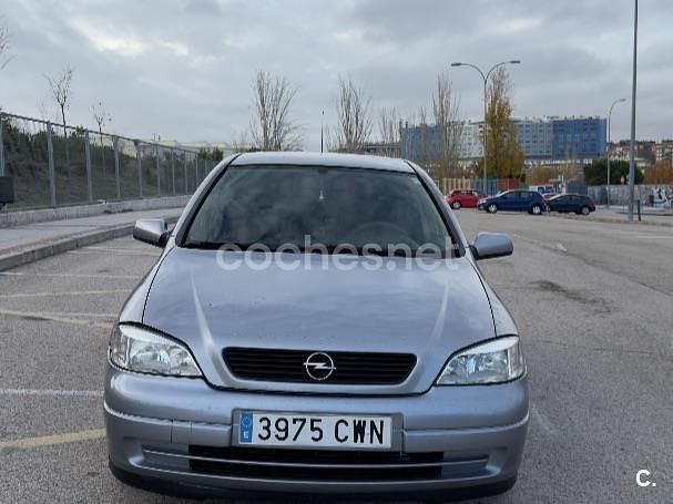 Usado Opel Astra Edition 80 CV (58 kW) 2004 Gris / plata Berlina