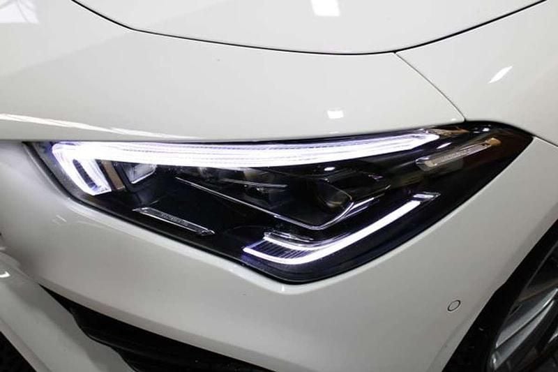 Usado Mercedes CLA220 190 CV (139 kW) 2023 Blanco Berlina