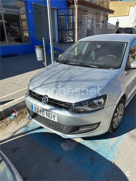 Gris / plata Usado 2017 VW Polo Advance Berlina | 7500 € (Buen precio) - Imagen 1/4