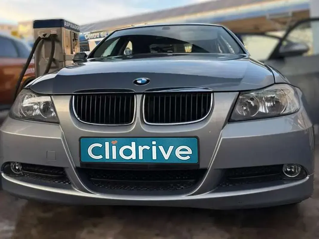 Usado BMW 318 143 CV (105 kW) 2006 Gris / plata Berlina