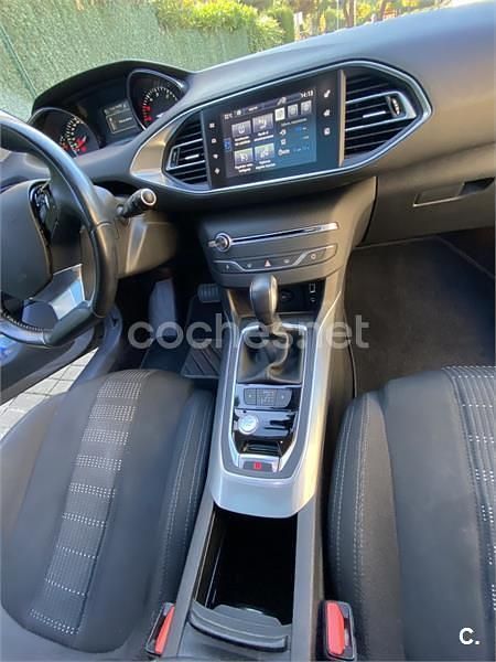 Usado Peugeot 308 SW Allure 150 CV (110 kW) 2016 Gris / plata Familiar