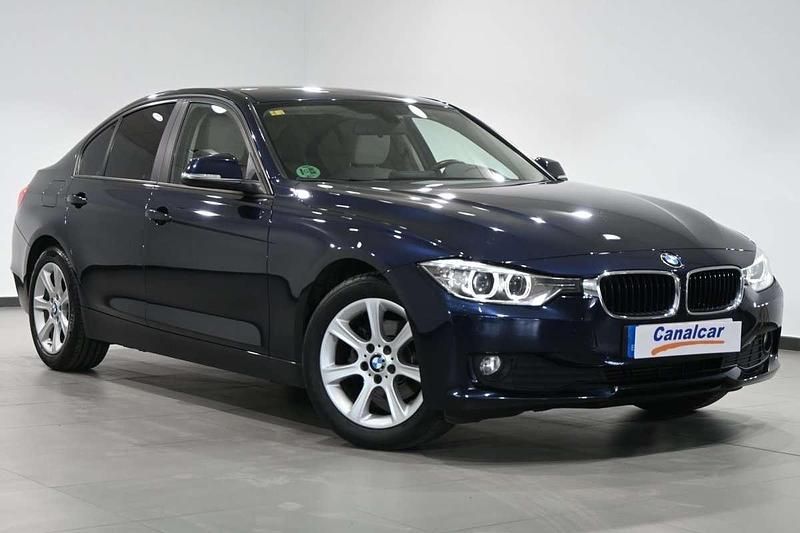 Używany BMW 318 143 KM (105 kW) 2015 Niebieski Sedan/Limuzyna