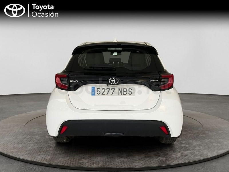 Usado Toyota Yaris Hybrid Active 116 CV (85 kW) 2025 Blanco Berlina