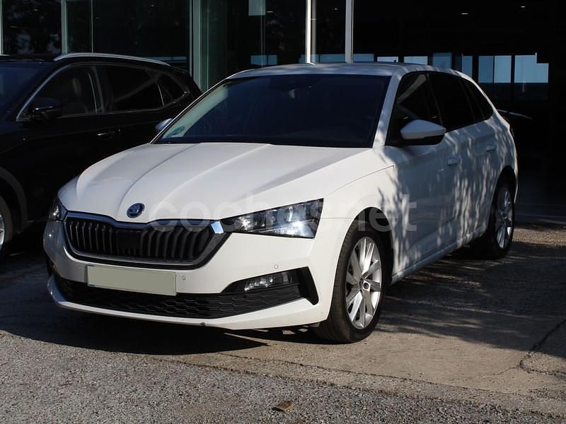 Blanco Usado 2022 Skoda Scala Style Utilitario | 16.450 € (Buen precio) - Imagen 1/4