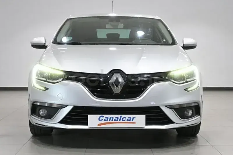 Usado Renault Mégane IV 100 CV (73 kW) 2018 Gris / plata Berlina