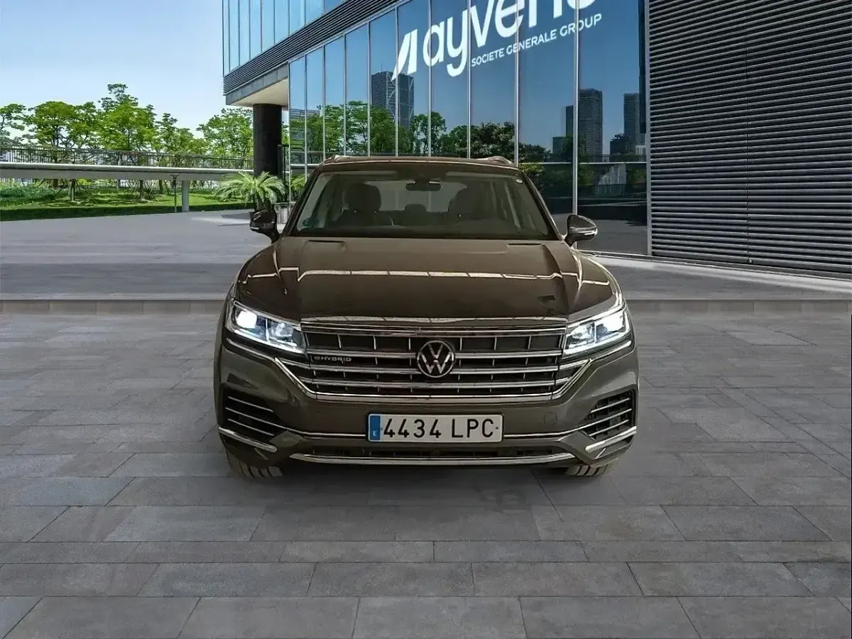Usado VW Touareg Elegance 381 CV (280 kW) 2021 Gris / plata SUV