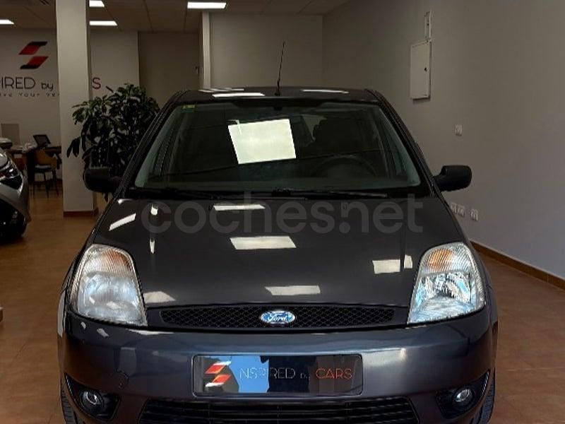 Usado Ford Fiesta Trend 68 CV (50 kW) 2005 Azul Utilitario
