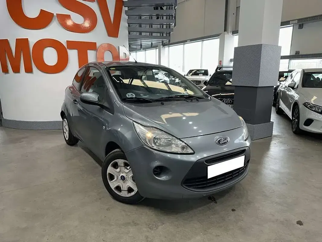 Usado Ford Ka Titanium 75 CV (55 kW) 2010 Gris / plata Utilitario