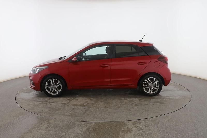 Usado Hyundai i20 101 CV (74 kW) 2018 Rojo Berlina