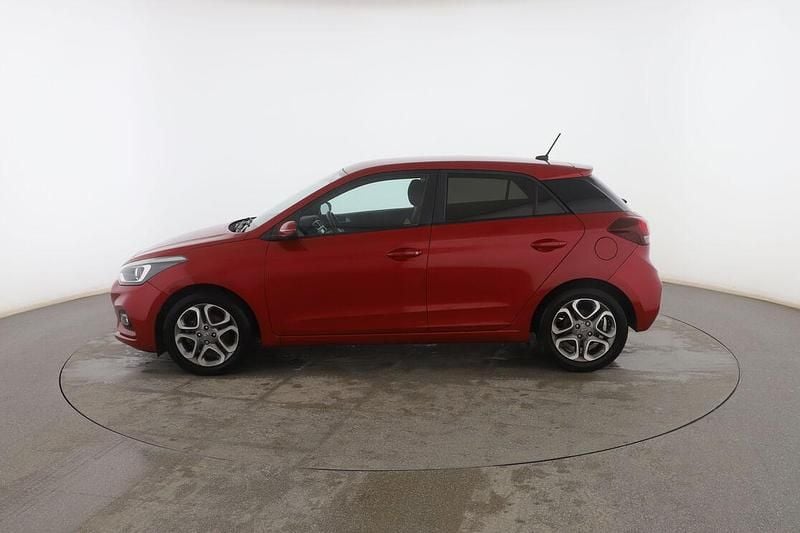 Usado Hyundai i20 101 CV (74 kW) 2018 Rojo Berlina
