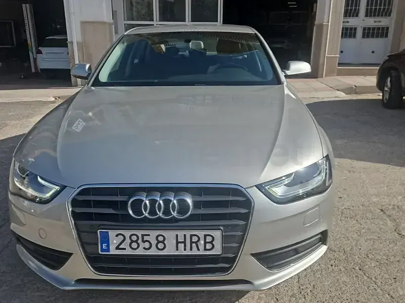 Usado Audi A4 Advanced 143 CV (105 kW) 2013 Beige Berlina