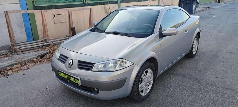 Usado Renault Mégane Cabriolet Dynamique 135 CV (99 kW) 2006 Beige Descapotable