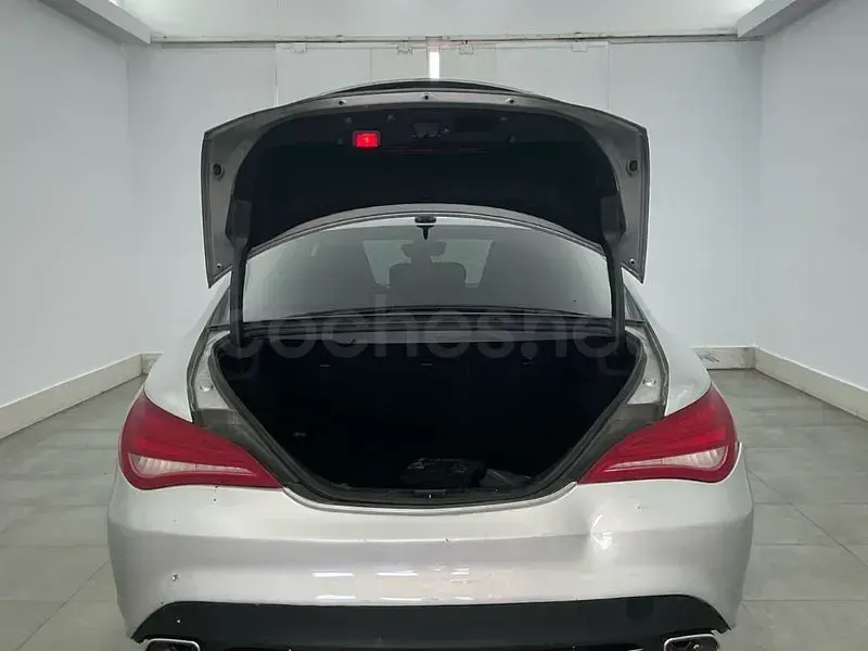 Usado Mercedes CLA200 136 CV (100 kW) 2017 Gris / plata Coupe