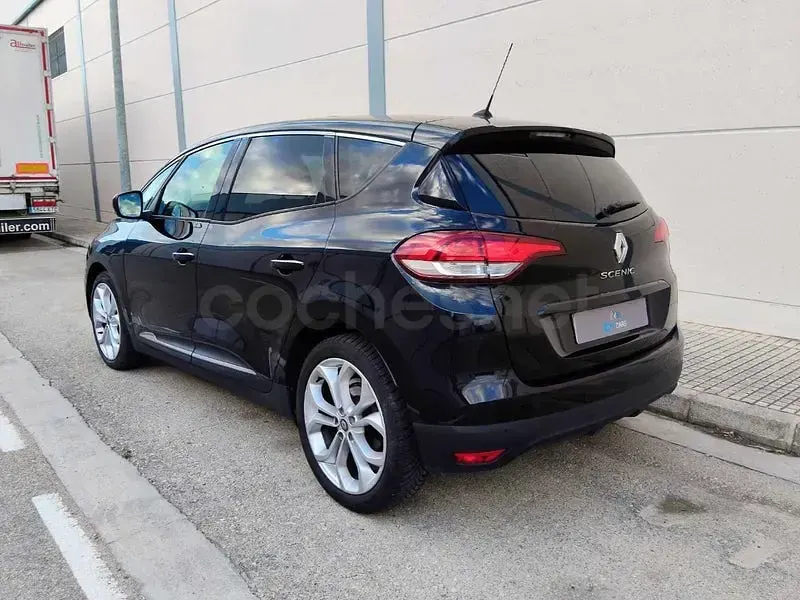 Usado Renault Scénic LIMITED 120 CV (88 kW) 2020 Negro Monovolumen