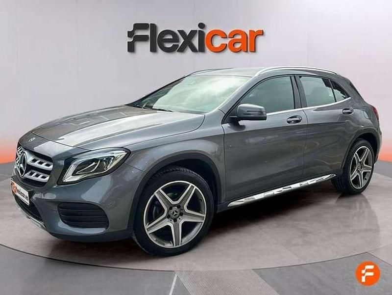 Usado Mercedes GLA180 122 CV (89 kW) 2018 Gris SUV