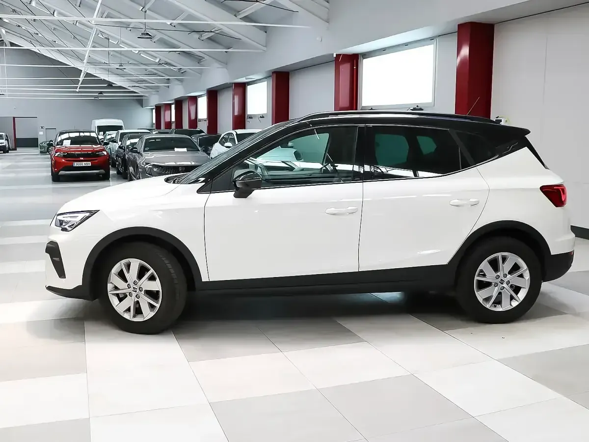 Usado Seat Arona FR 115 CV (84 kW) 2026 Blanco SUV