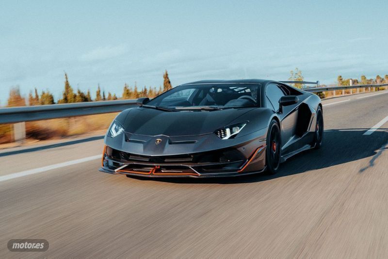 Gris Usado 2012 Lamborghini Aventador Coupe | 324.999 € - Imagen 1/4