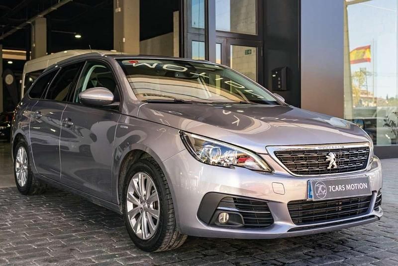 Usado Peugeot 308 SW Active 131 CV (96 kW) 2019 Gris Familiar