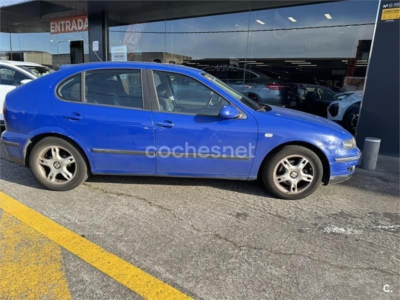 Usado Seat Leon Sport 110 CV (80 kW) 2002 Azul Utilitario