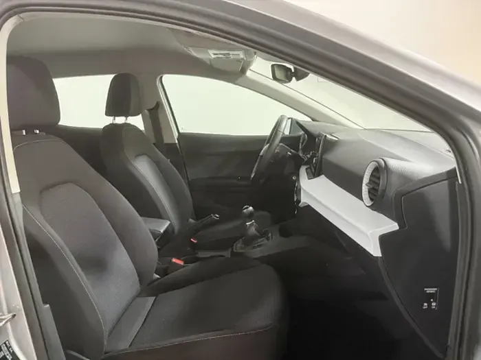 Usado Seat Ibiza Style 110 CV (80 kW) 2022 Gris plata Utilitario