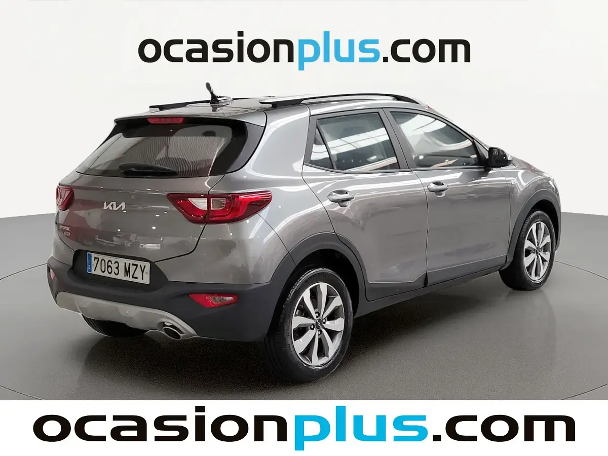 Usado Kia Stonic 100 CV (73 kW) 2025 Gris SUV