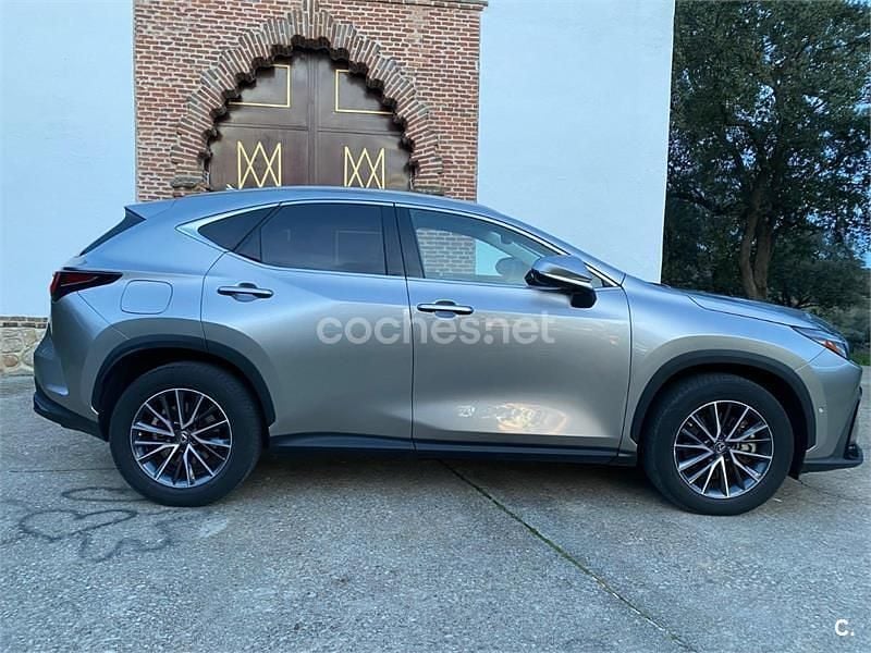 Usado Lexus NX450h+ Executive Line 306 CV (225 kW) 2022 Gris / plata SUV