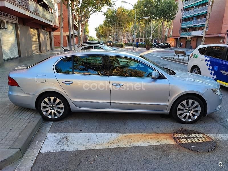 Usado Skoda Superb Elegance 160 CV (117 kW) 2008 Gris / plata Berlina