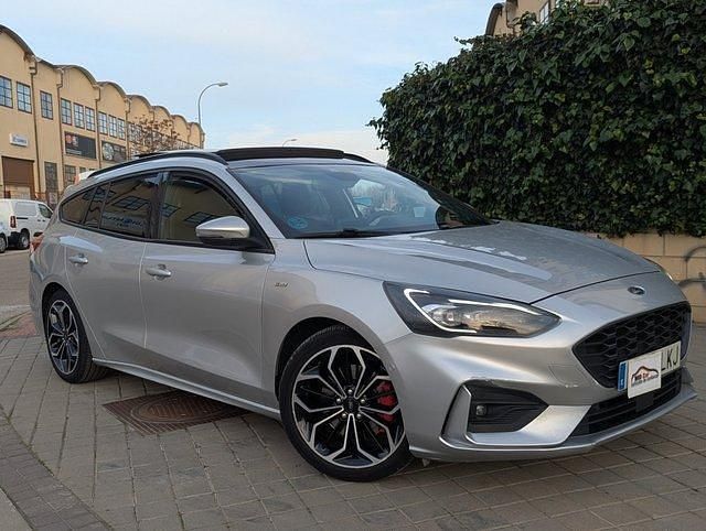 Usado Ford Focus ST-Line X 120 CV (88 kW) 2021 Gris Utilitario