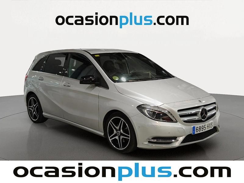 Usado Mercedes B180 109 CV (80 kW) 2014 Gris plata Monovolumen