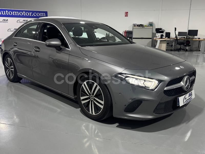 Usado Mercedes A180 116 CV (85 kW) 2022 Gris / plata Berlina