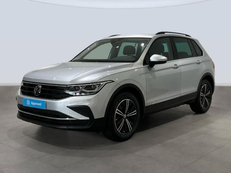 Gris plata Usado 2024 VW Tiguan Life SUV | 30.690 € (Buen precio) - Imagen 1/4
