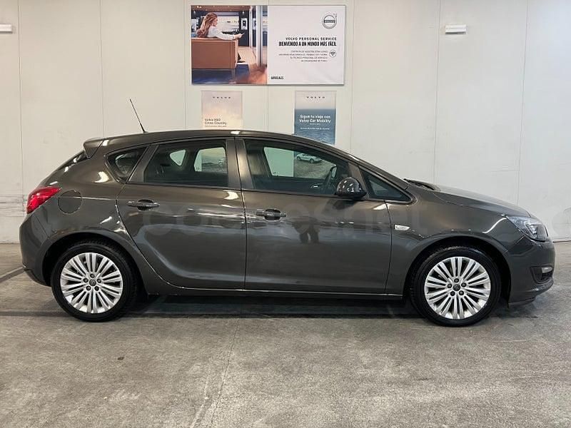 Usado Opel Astra Selective 115 CV (84 kW) 2014 Marrón Berlina