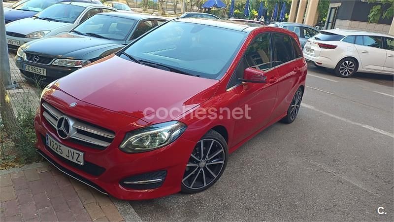 Usado Mercedes B180 109 CV (80 kW) 2016 Rojo Monovolumen