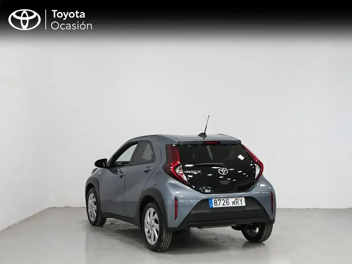 Usado Toyota Aygo X Play 72 CV (52 kW) 2024 Gris SUV