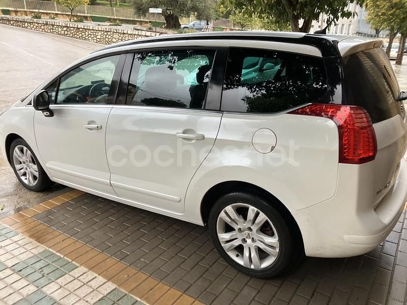 Usado Peugeot 5008 Sport 112 CV (82 kW) 2011 Blanco Monovolumen