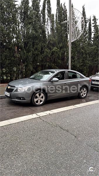 Usado Chevrolet Cruze LT 163 CV (119 kW) 2012 Gris / plata Berlina